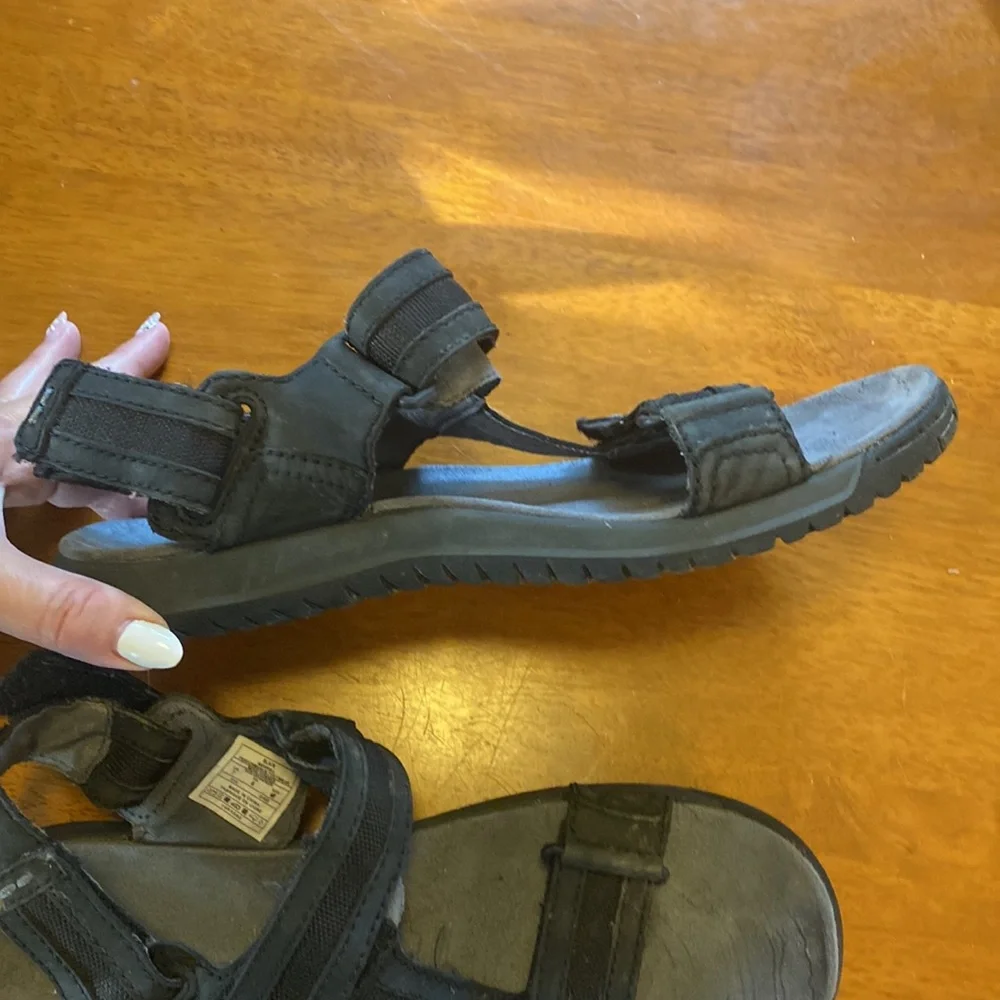 Merrell Mens Black Sandals 7 GUC